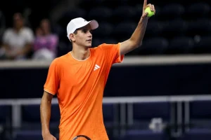 Rafa Jódar responde como un veterano y vuelve a golpear en Wimbledon
