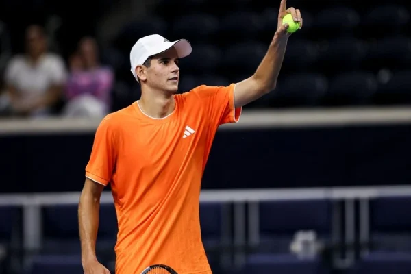 Rafa Jódar responde como un veterano y vuelve a golpear en Wimbledon