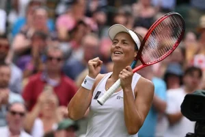 Tatjana Maria continúa desafiando al tiempo y se corona en la hierba de Newport