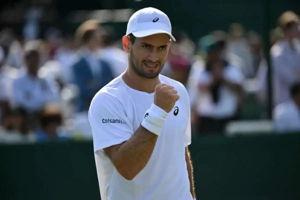 Nicolás Mejía se despide de Wimbledon con la cabeza alta tras firmar el torneo de su vida en césped