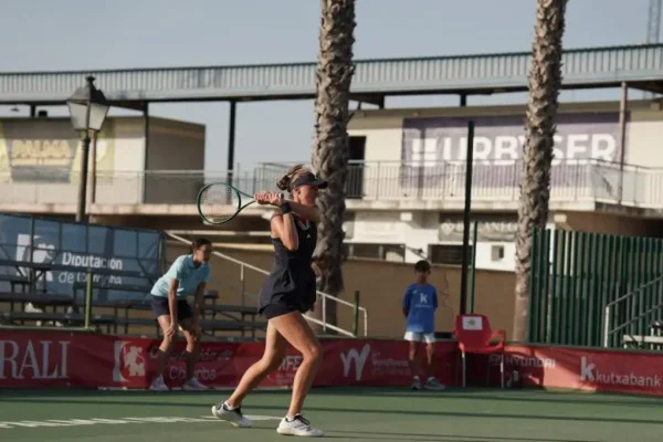 Las reinas de Wimbledon: Mladenovic y Guo se lucen y toman por asalto la Catedral
