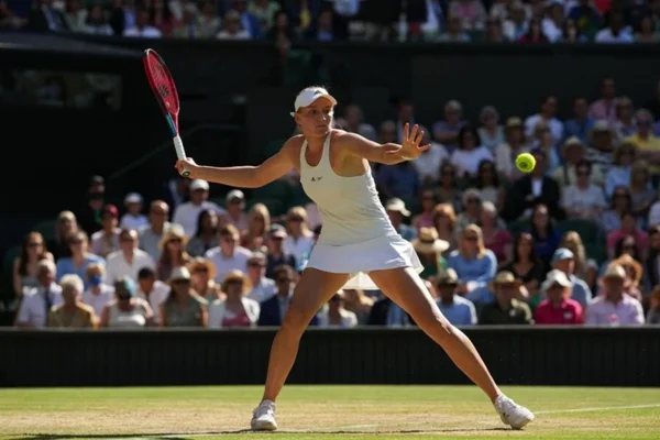 Boleto a tercera ronda: Rybakina saca a relucir todo su poderío en Wimbledon