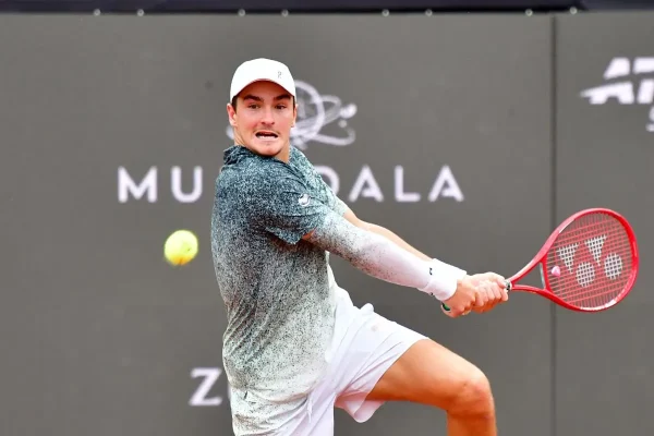 Safiullin encontró la fórmula perfecta para apagar a Fonseca en Wimbledon