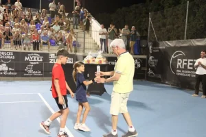 Un día inolvidable: El emotivo homenaje del Club Tenis Tauste a la leyenda de Antonio Maciá
