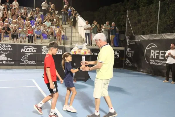 Un día inolvidable: El emotivo homenaje del Club Tenis Tauste a la leyenda de Antonio Maciá