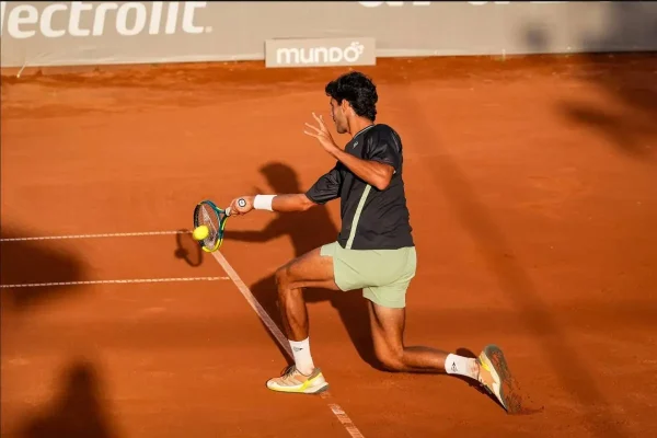 Vallejo da más y supera la primera ronda de Bastad