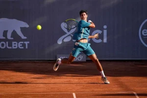 Daniel Vallejo cae con autoridad en Kitzbuhel