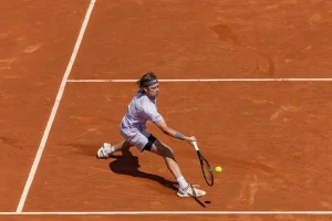 Rublev se desploma en Estoril y Van Assche accede a las semifinales