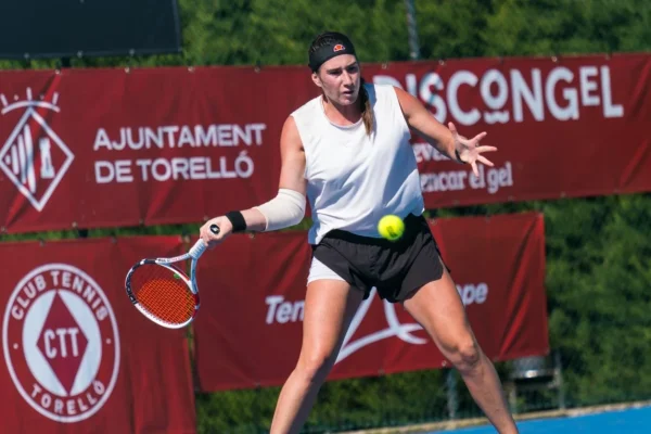 ITF Torelló: Cerviño avanza a semifinales en singles y se consagra campeona en dobles