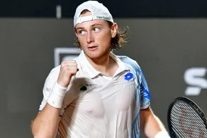 Buse sobrevive a Cerúndolo y asalta las semifinales en Winston Salem