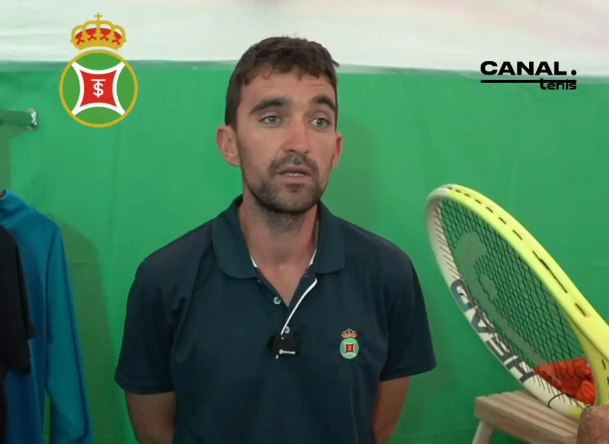 carlos salas como encargado de los pisteros en el itf santander nos llena de orgullo cuando valoran nuestro trabajo sobre todo con un clima tan dificil