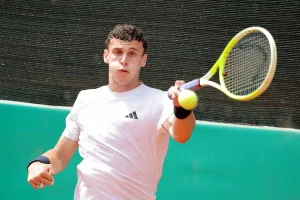 Juan Manuel Cerúndolo muestra firmeza y avanza en Cincinnati