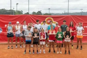 El AS Young Tour SLAM disfruta al máximo en la prueba del Real Club Tenis Coruña