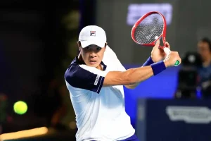 Brandon Nakashima remonta un partido de locos y avanza en Cincinnati