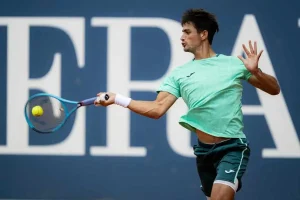 Mariano Navone evita la tormenta y da el primer paso en Montreal