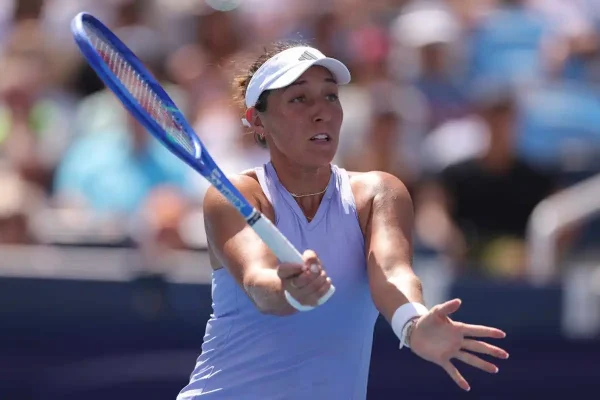 Pegula sobrevive en un festival de quiebres y es finalista en Cincinnati