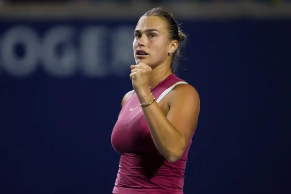 Sabalenka despliega su artillería y mantiene intacta su amenaza en Toronto