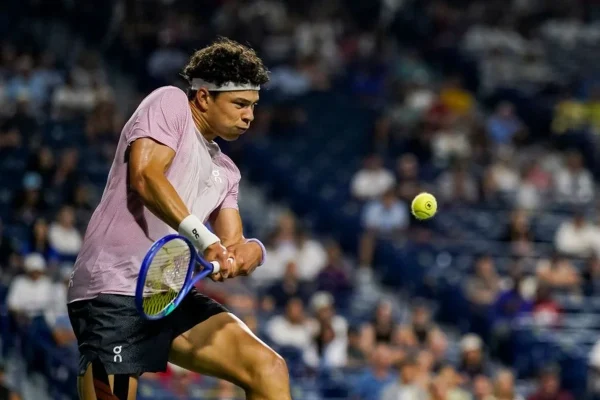 El bombardero de Atlanta prolonga su dominio en suelo canadiense
