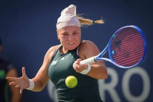 Diana Shnaider suelta su mejor tenis y avanza en Toronto