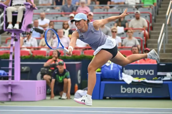 Por el título: Swiatek da la campanada y alcanza la final en Toronto