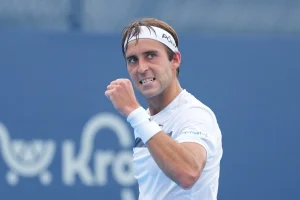 Desafío superado: Etcheverry vence a Fearnley y sigue adelante en Nueva York