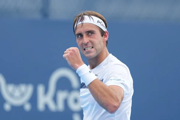 Desafío superado: Etcheverry vence a Fearnley y sigue adelante en Nueva York