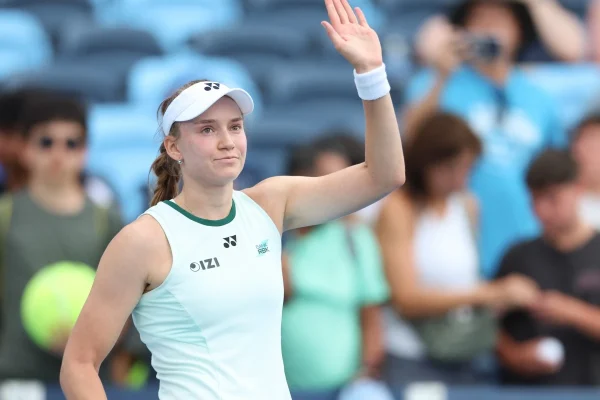 Rybakina inicia con éxito su camino por Flushing Meadows
