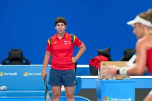 Carla Suárez: “La baja de Rybakina nos beneficia, pero en la pista hay que demostrarlo”