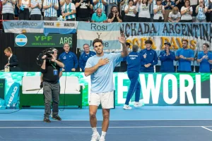 Cerúndolo pone orden en Neuquén: Argentina vuelve a las Qualifiers de la Copa Davis