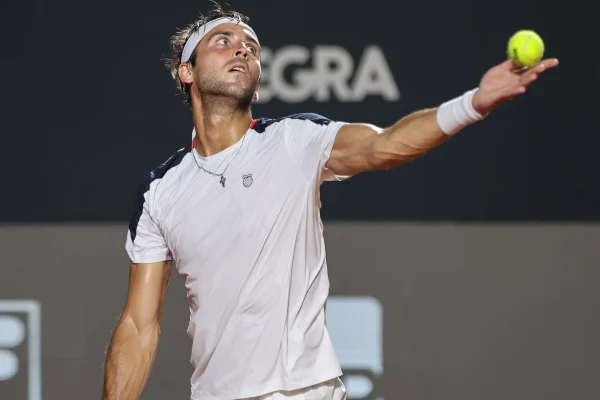 Etcheverry apaga la épica de Navone y se mete en la segunda semana del US Open