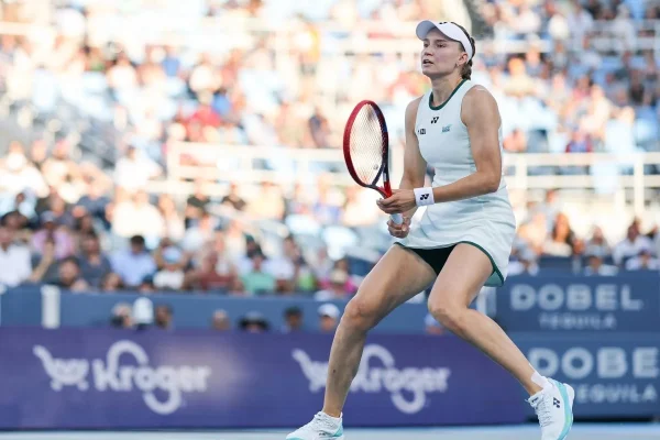 ¡Qué paliza! Rybakina destroza a Osaka y alcanza por primera vez los cuartos del US Open
