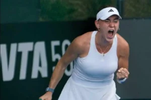 Maria Timofeeva completa una gran semana en Porto y levanta el trofeo