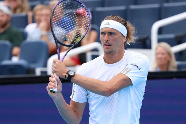 Zverev supera una prueba de fuego en la madrugada neoyorquina