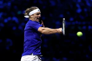 Zverev encuentra su mejor tenis y se cita con Djokovic en Pekín