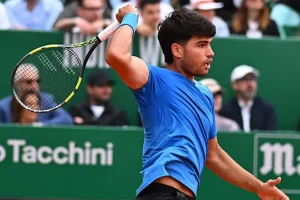 Alcaraz remonta a Munar en una auténtica batalla y se cita con la final de Tokio