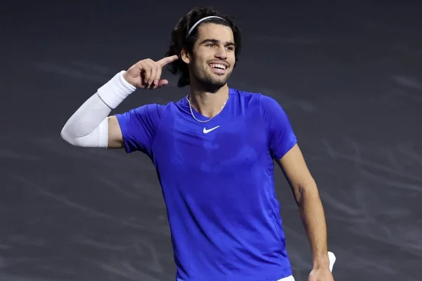 Alcaraz baja de la nube a Paul y se instala en las semifinales de Viena