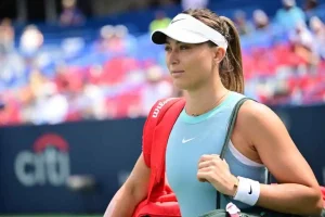 Revés de categoría en Pekín: Paula Badosa choca contra los tiros de Ostapenko