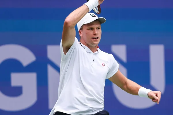 Brooksby no negocia su favoritismo y se corona en Fort Worth