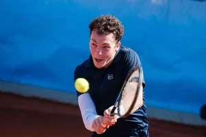 Iñaki Montes acaricia la gloria pero cede ante Rocha en la final del Challenger de Oporto