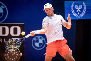 Ruud alcanza los cuartos de final en Shanghái tras la retirada de Auger-Aliassime