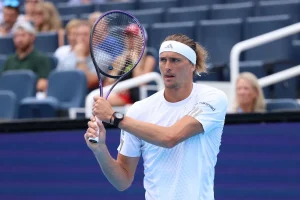 Zverev sufre ante Halys, pero se clasifica para los octavos de final de Shanghai